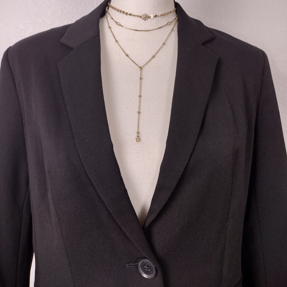 Classic Black Women's Blazer - Picture 4 of 8